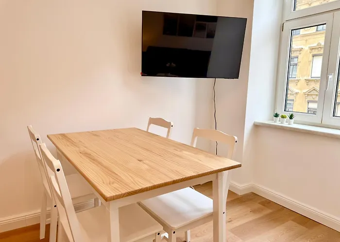 Modern Renovated Near Center Daire *